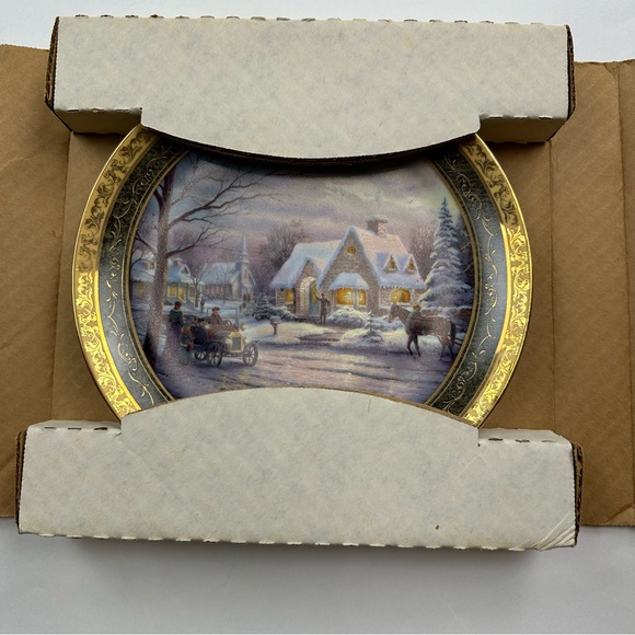 Thomas Kinkade Mrmories of Christmas /Cherished Christmas Memories Plate - Picture 2 of 9